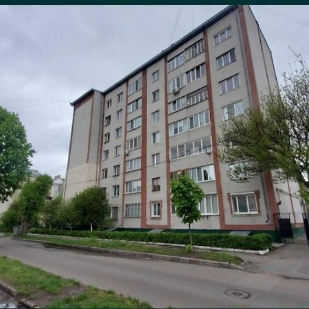 Затишні Апартаменти В Центрі Rivne Exterior foto
