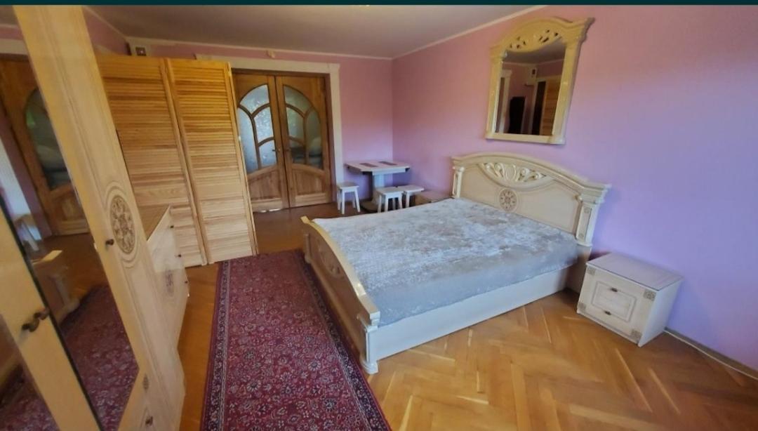 Затишні Апартаменти В Центрі Rivne Exterior foto