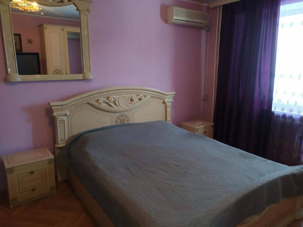 Затишні Апартаменти В Центрі Rivne Exterior foto
